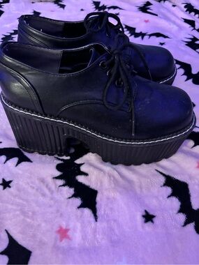 Platform Lace-Up Women's Shoes in Black